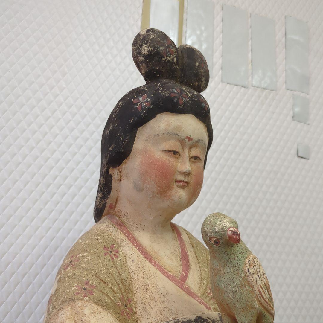 加彩婦女俑　中国　陶器製 女性像 鳥付き ディスプレイ　オブジェ