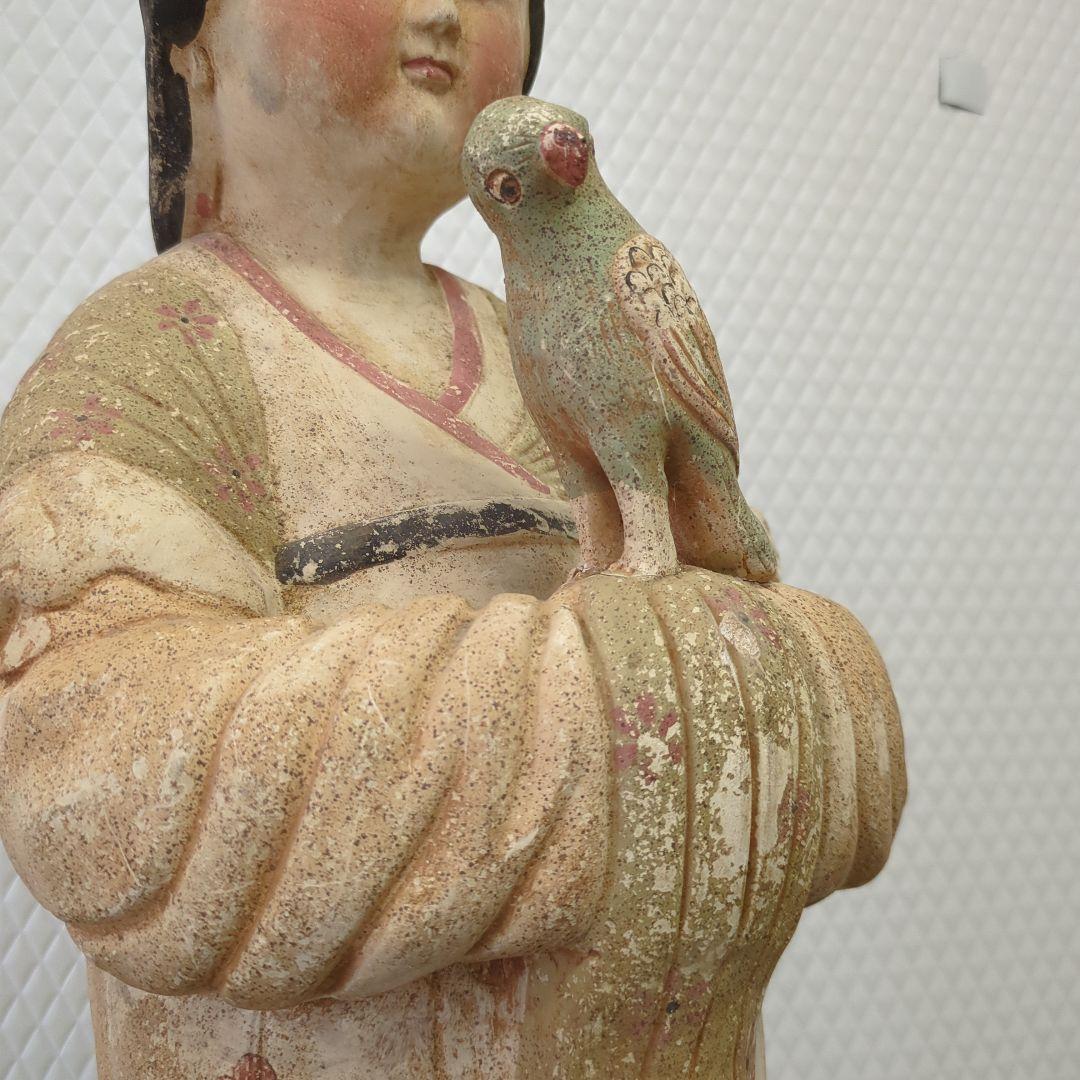 加彩婦女俑　中国　陶器製 女性像 鳥付き ディスプレイ　オブジェ