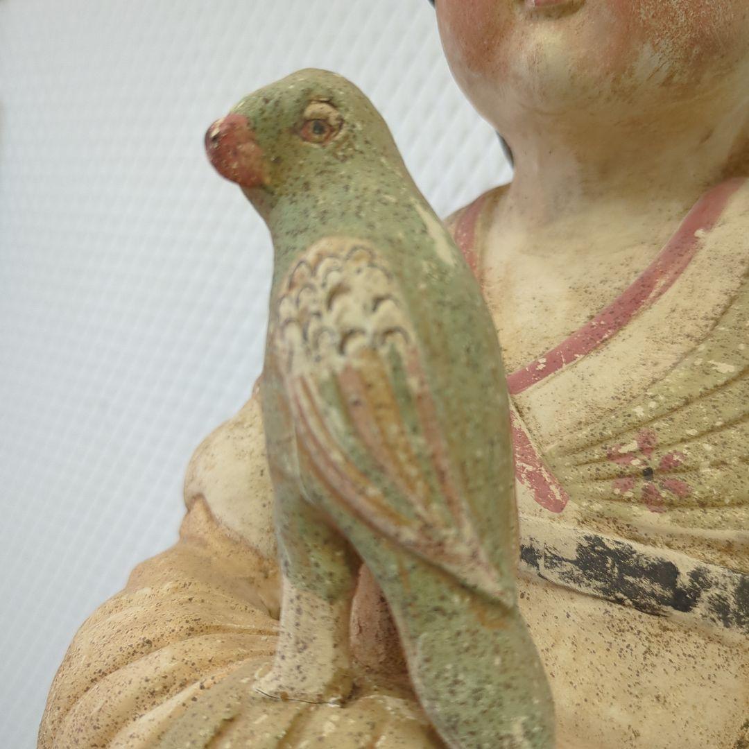 加彩婦女俑　中国　陶器製 女性像 鳥付き ディスプレイ　オブジェ