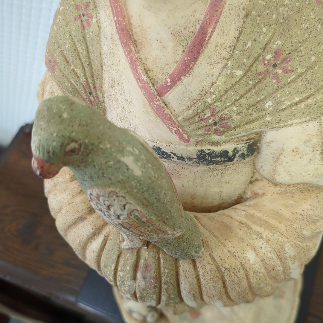 加彩婦女俑　中国　陶器製 女性像 鳥付き ディスプレイ　オブジェ