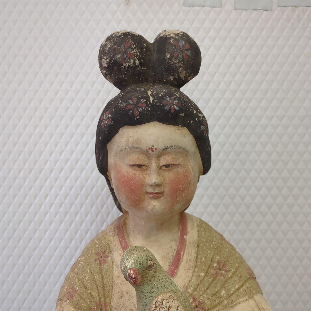 加彩婦女俑　中国　陶器製 女性像 鳥付き ディスプレイ　オブジェ