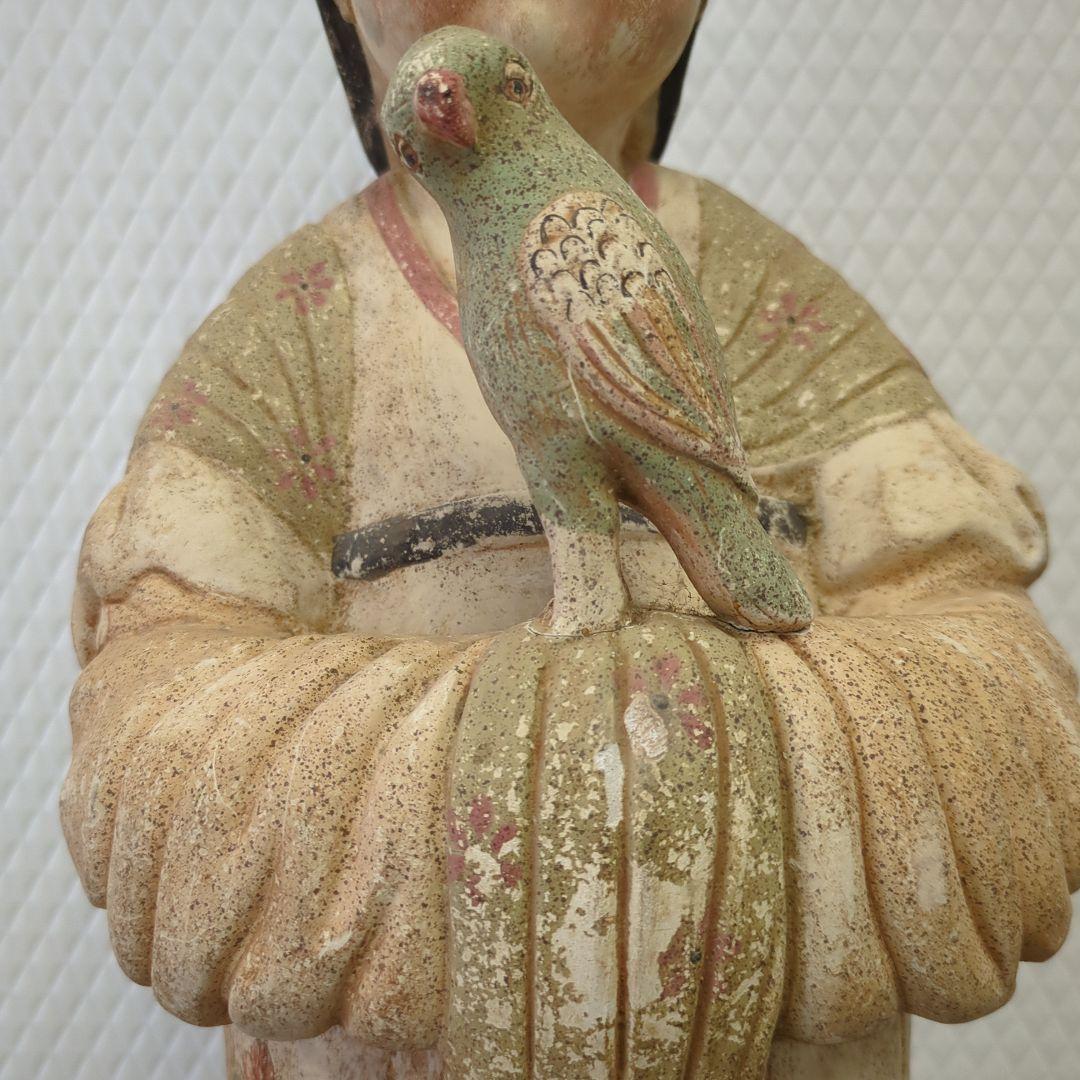 加彩婦女俑　中国　陶器製 女性像 鳥付き ディスプレイ　オブジェ