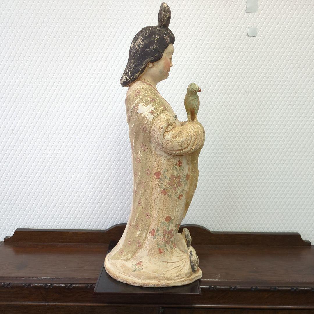 加彩婦女俑　中国　陶器製 女性像 鳥付き ディスプレイ　オブジェ