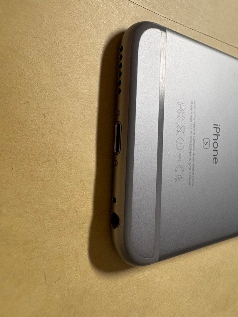 超美品バッテリー95% iPhone 6s 16GB スペースグレイ