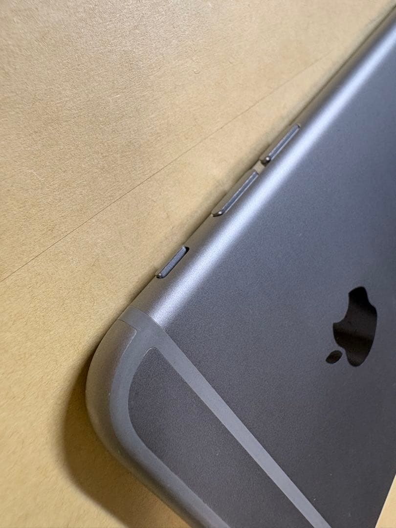 超美品バッテリー95% iPhone 6s 16GB スペースグレイ