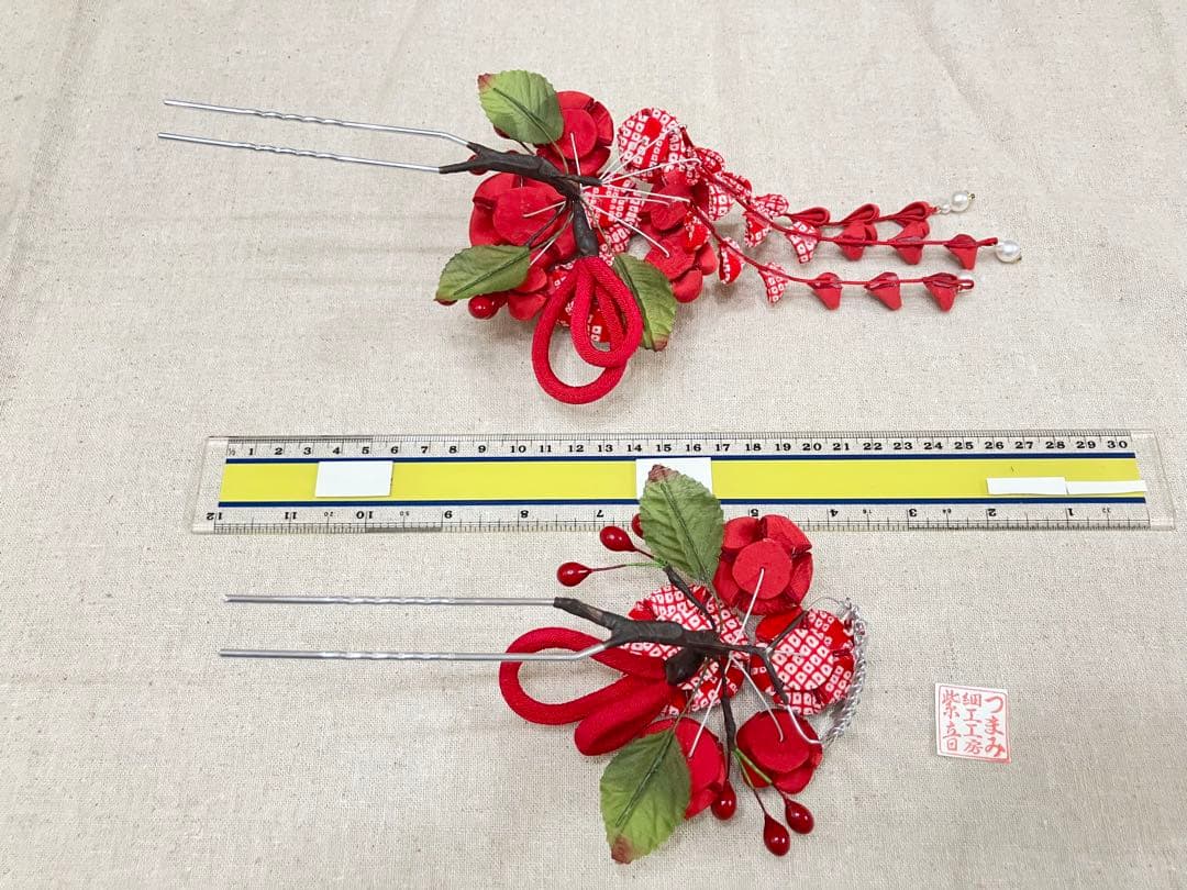 赤絞りの真っ赤なつまみ細工かんざし　成人式　卒業式　結婚式　アンティーク正絹生地