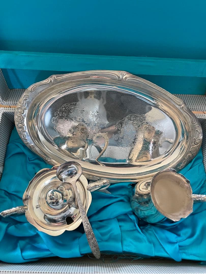 シルバー製ティーセット専用ケース付き