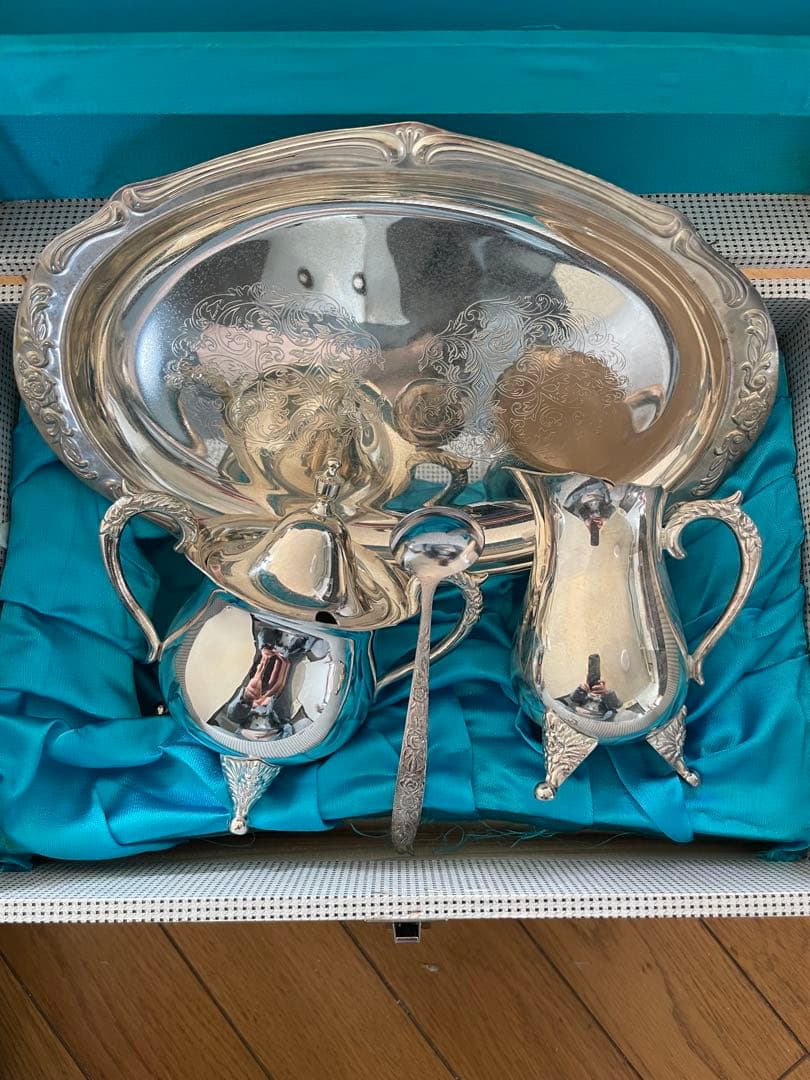 シルバー製ティーセット専用ケース付き