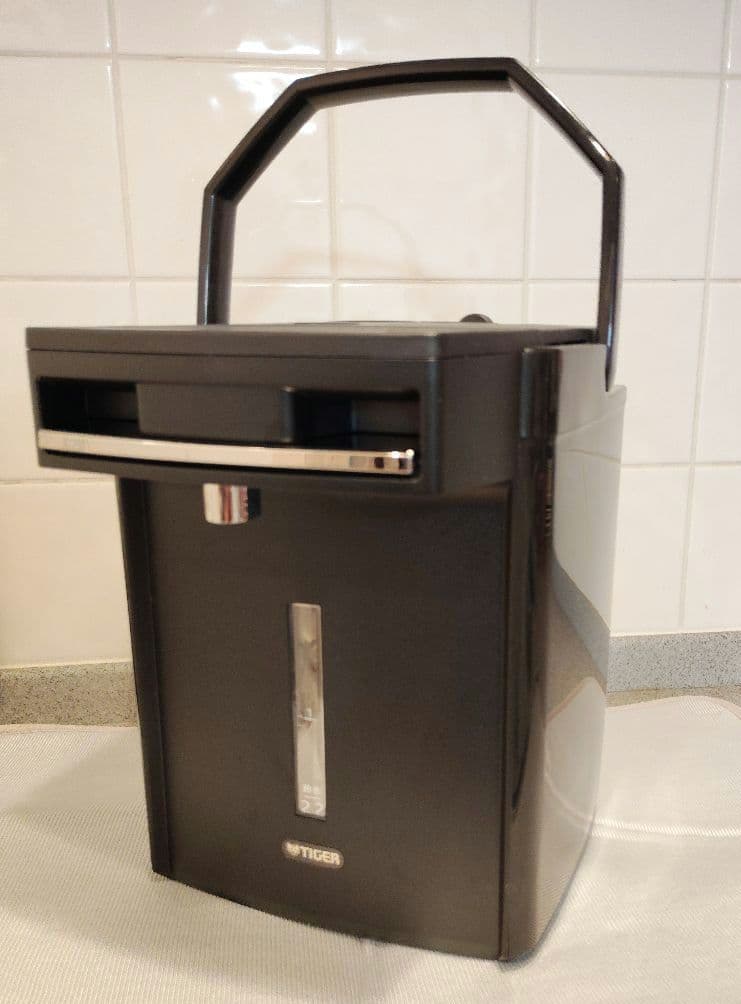 コ*ー様 蒸気レスVE電気まほうびん とく子さん コードレスタイプ/TIGER