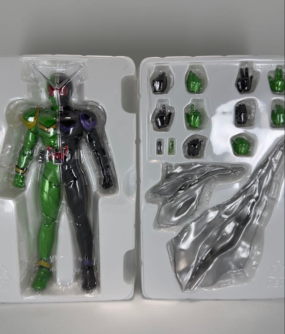 S.H.Figuarts(真骨彫製法)仮面ライダーWサイクロンジョーカー【初版】