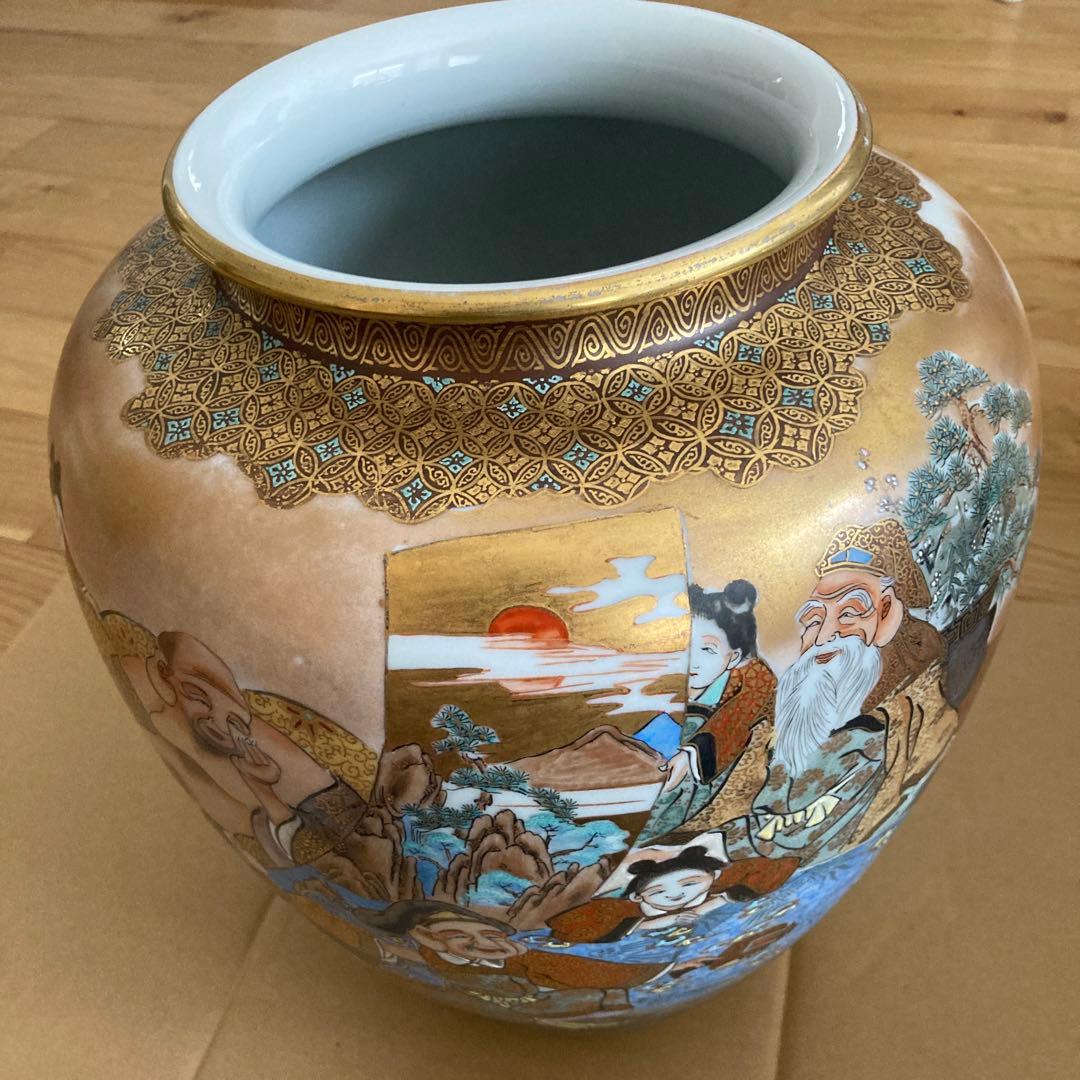 九谷焼、花瓶、壺　陶器　高さ約３０ｃｍ　胴回り約直径２５ｃｍ　口周り約１６ｃｍ