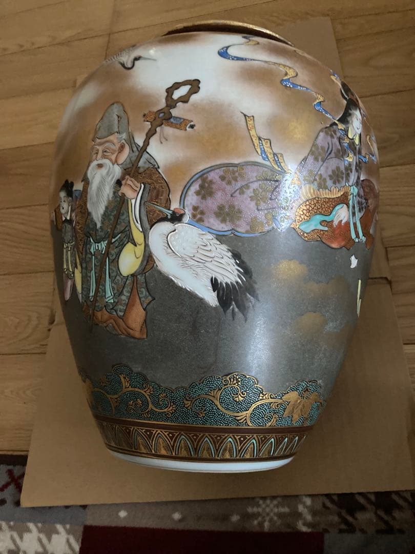 九谷焼、花瓶、壺　陶器　高さ約３０ｃｍ　胴回り約直径２５ｃｍ　口周り約１６ｃｍ