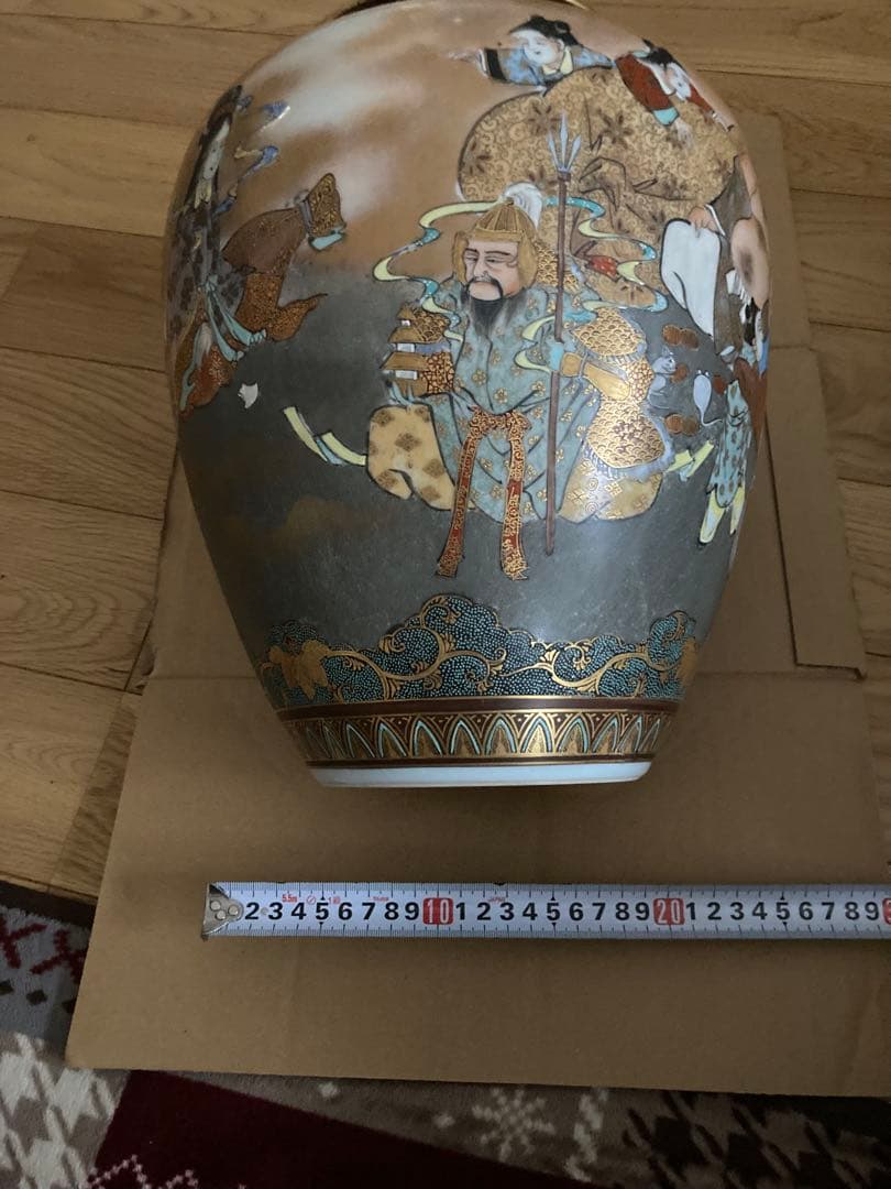 九谷焼、花瓶、壺　陶器　高さ約３０ｃｍ　胴回り約直径２５ｃｍ　口周り約１６ｃｍ