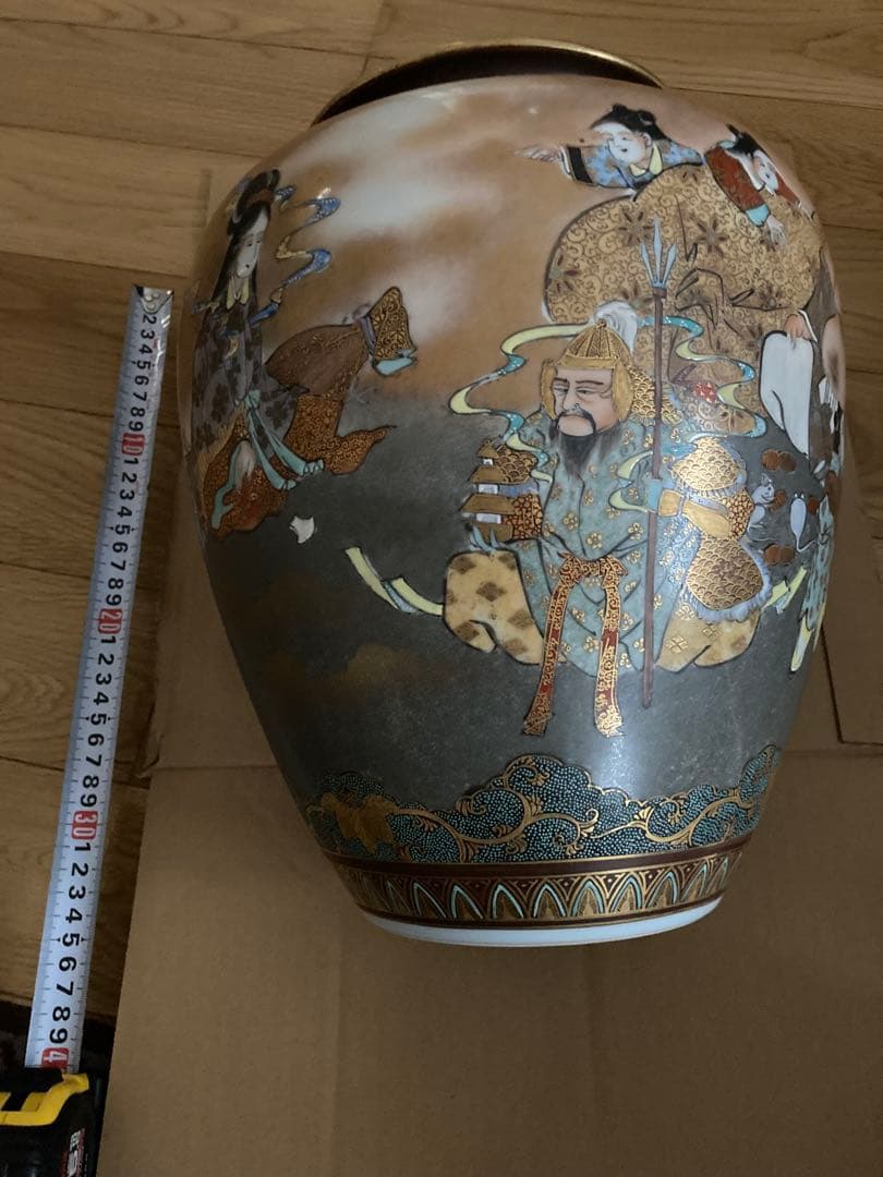 九谷焼、花瓶、壺　陶器　高さ約３０ｃｍ　胴回り約直径２５ｃｍ　口周り約１６ｃｍ