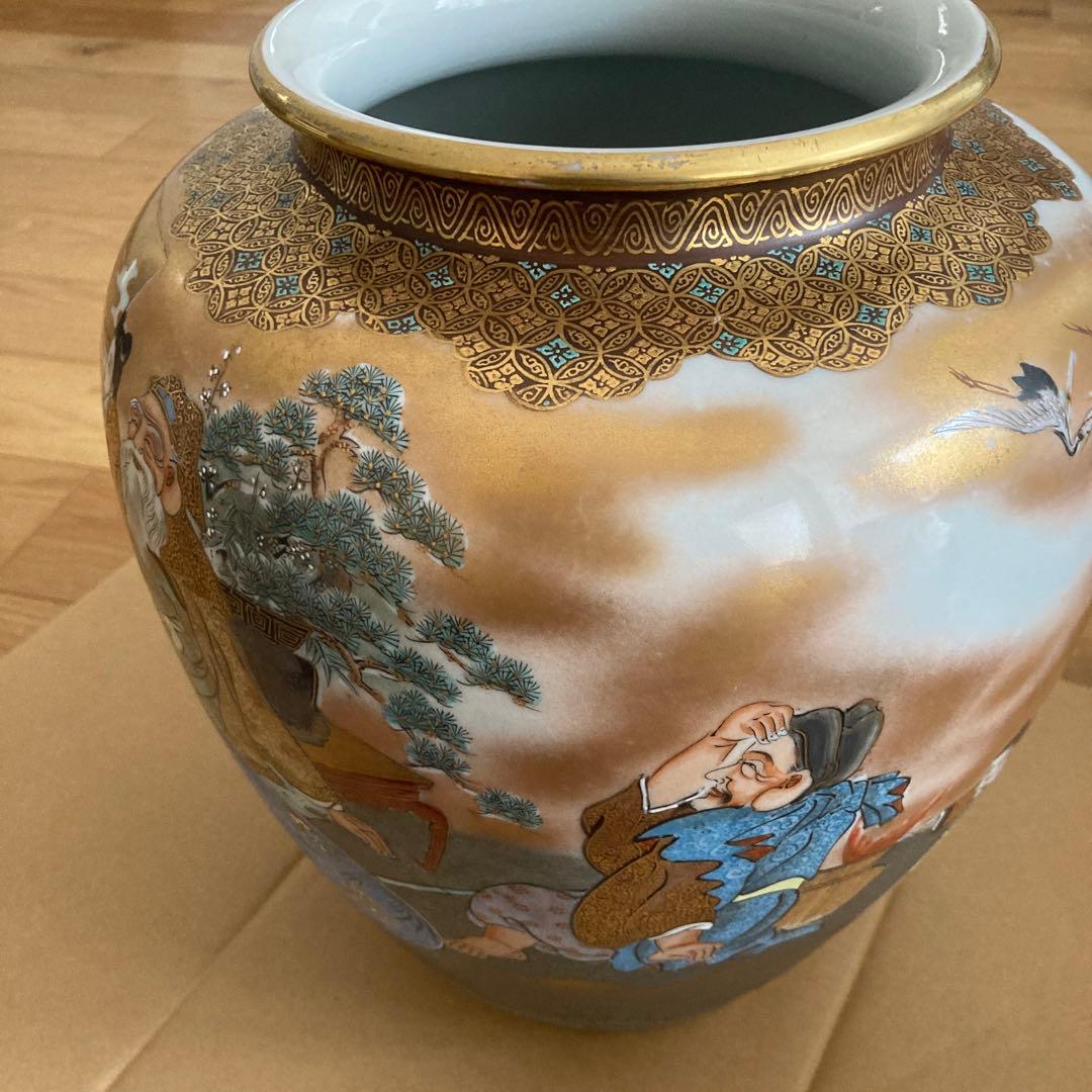 九谷焼、花瓶、壺　陶器　高さ約３０ｃｍ　胴回り約直径２５ｃｍ　口周り約１６ｃｍ