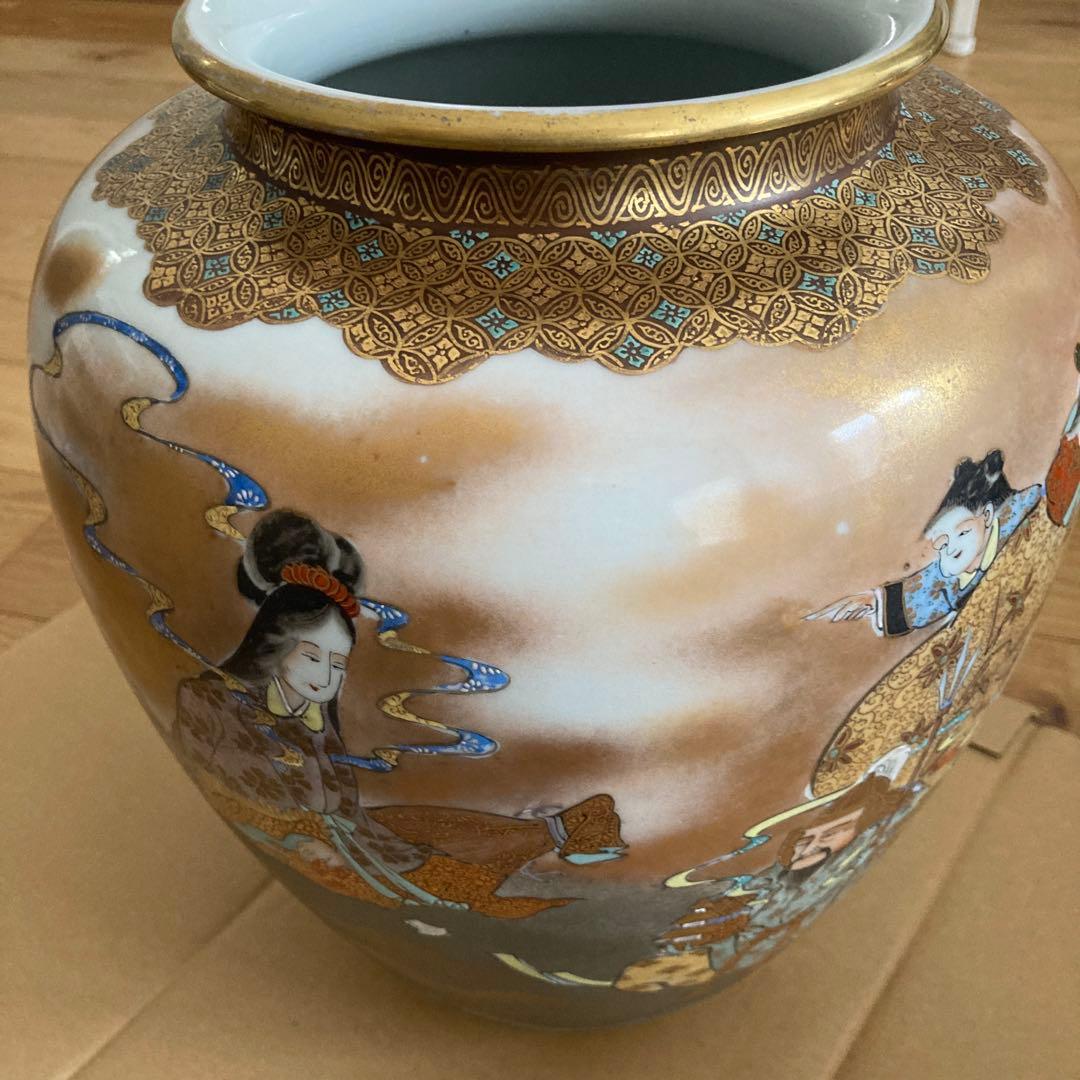 九谷焼、花瓶、壺　陶器　高さ約３０ｃｍ　胴回り約直径２５ｃｍ　口周り約１６ｃｍ