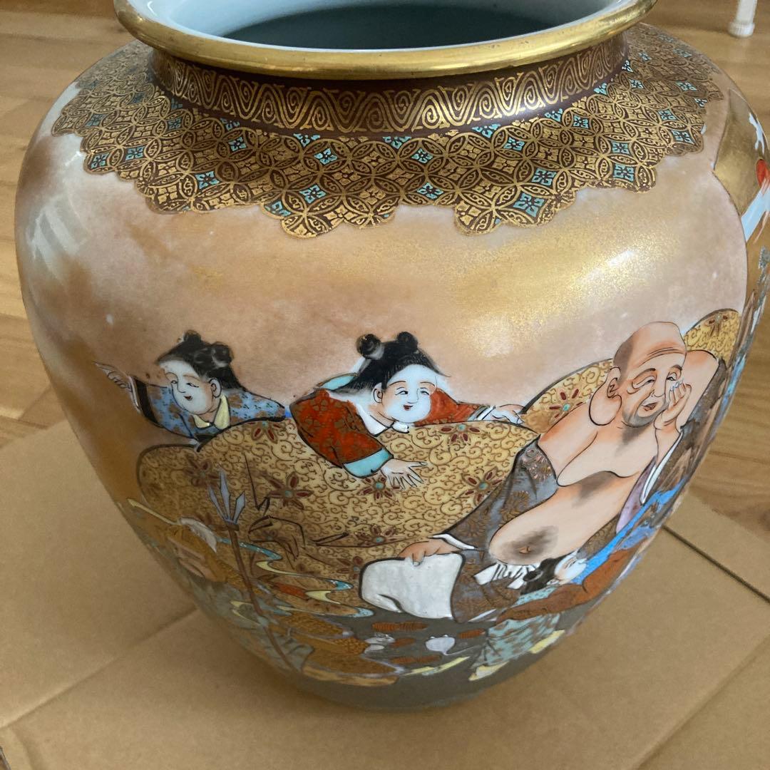 九谷焼、花瓶、壺　陶器　高さ約３０ｃｍ　胴回り約直径２５ｃｍ　口周り約１６ｃｍ