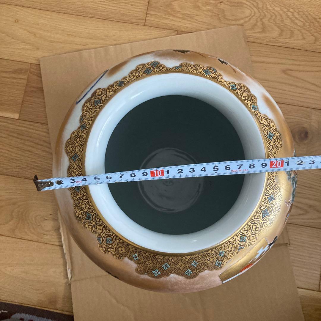 九谷焼、花瓶、壺　陶器　高さ約３０ｃｍ　胴回り約直径２５ｃｍ　口周り約１６ｃｍ