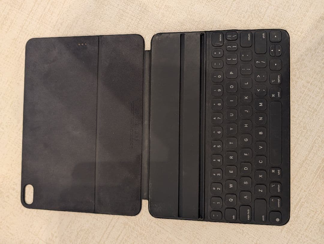 iPad 11インチ スペースグレー キーボード付きカバー MTXQ2J/A