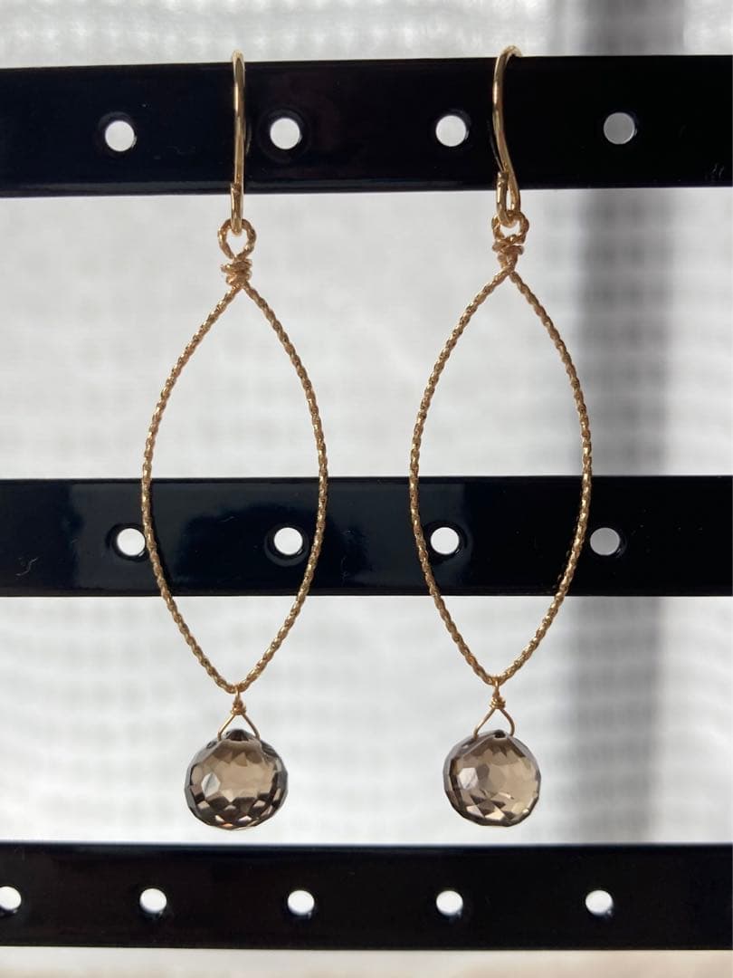 【ご予約】スモーキークォーツの一粒ワイヤーデザインピアス