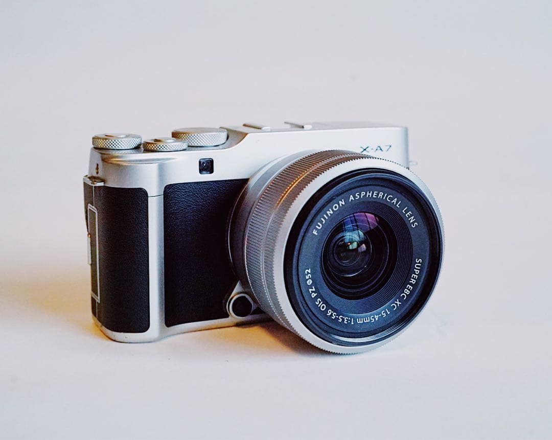 Fujifilm X-A7 ミラーレス一眼 15-45mmレンズ付き