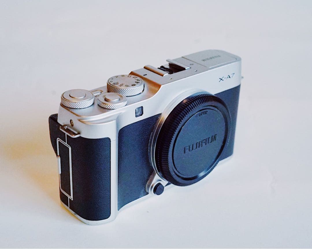 Fujifilm X-A7 ミラーレス一眼 15-45mmレンズ付き