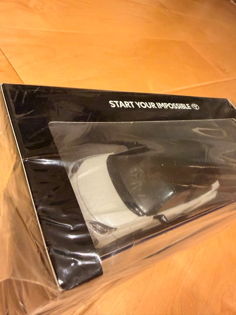 トヨタ カラーサンプル ミニカー ヤリスクロス 1/30スケール　ツートン　白黒