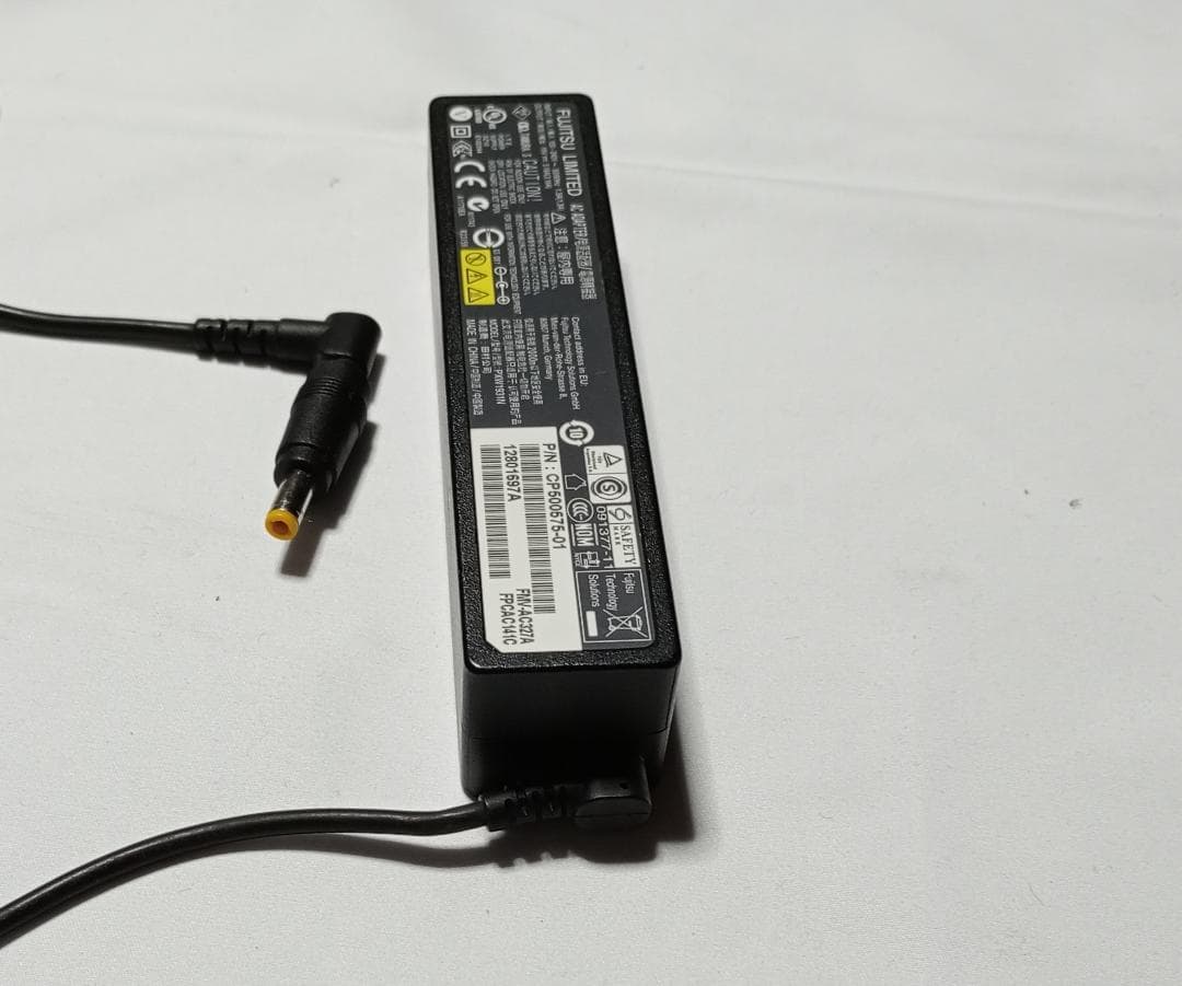 918g超軽量 富士通 第8世代 i5/8G/256GB オフィス、テレワーク可