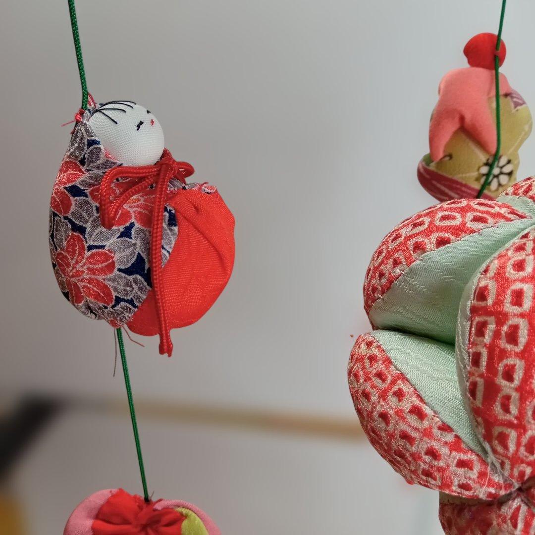 女の子の幸せを願って作られています。つるし雛　手縫い