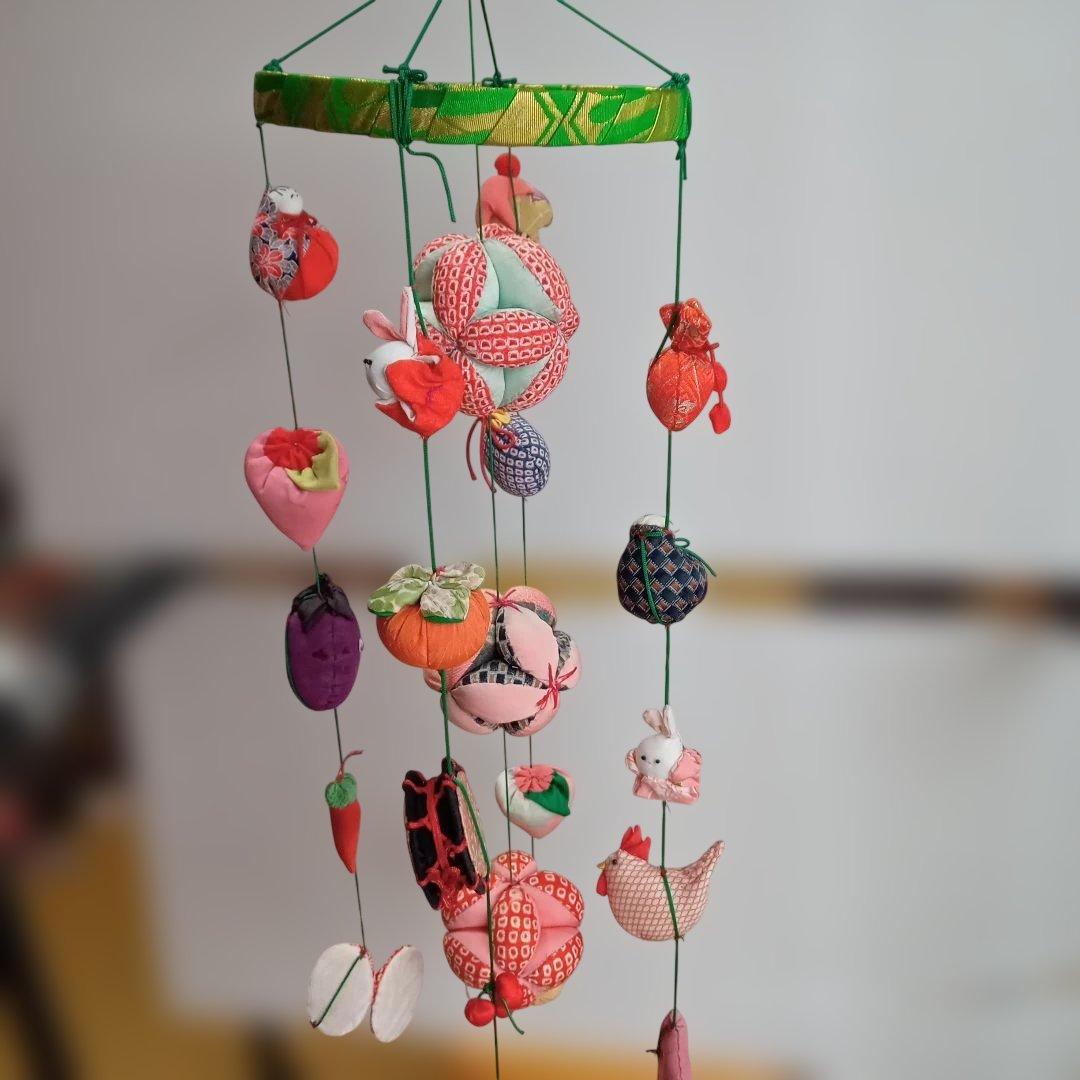 女の子の幸せを願って作られています。つるし雛　手縫い