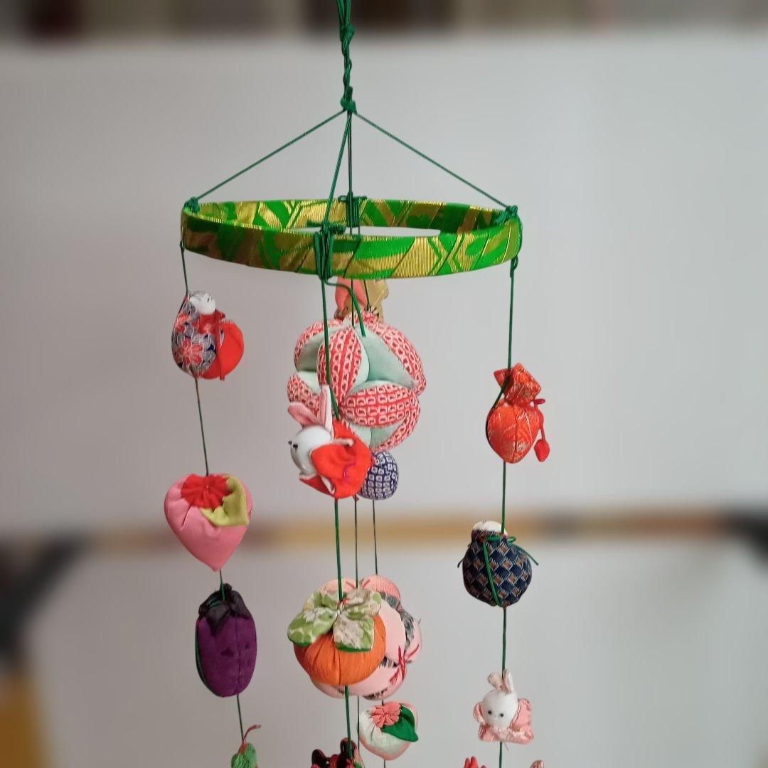 女の子の幸せを願って作られています。つるし雛　手縫い