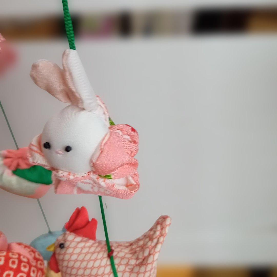 女の子の幸せを願って作られています。つるし雛　手縫い