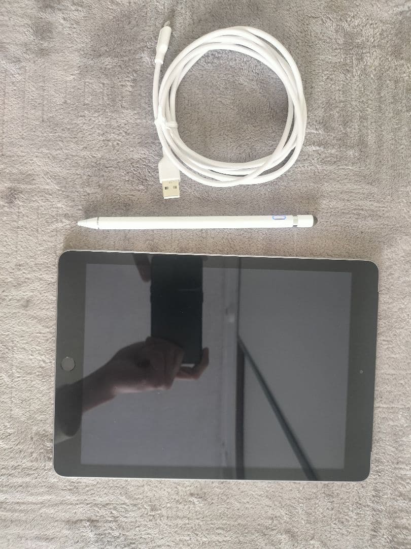 Apple iPad シルバー 本体 第５