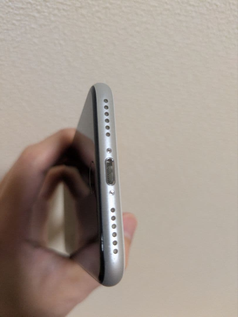 Apple iPhoneSE(第2世代) ホワイト 本体