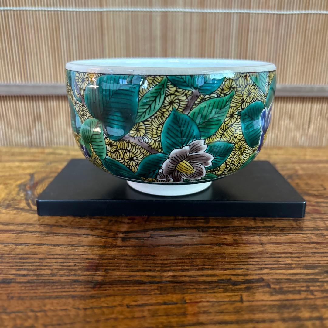 九谷焼　吉田屋風椿　抹茶碗