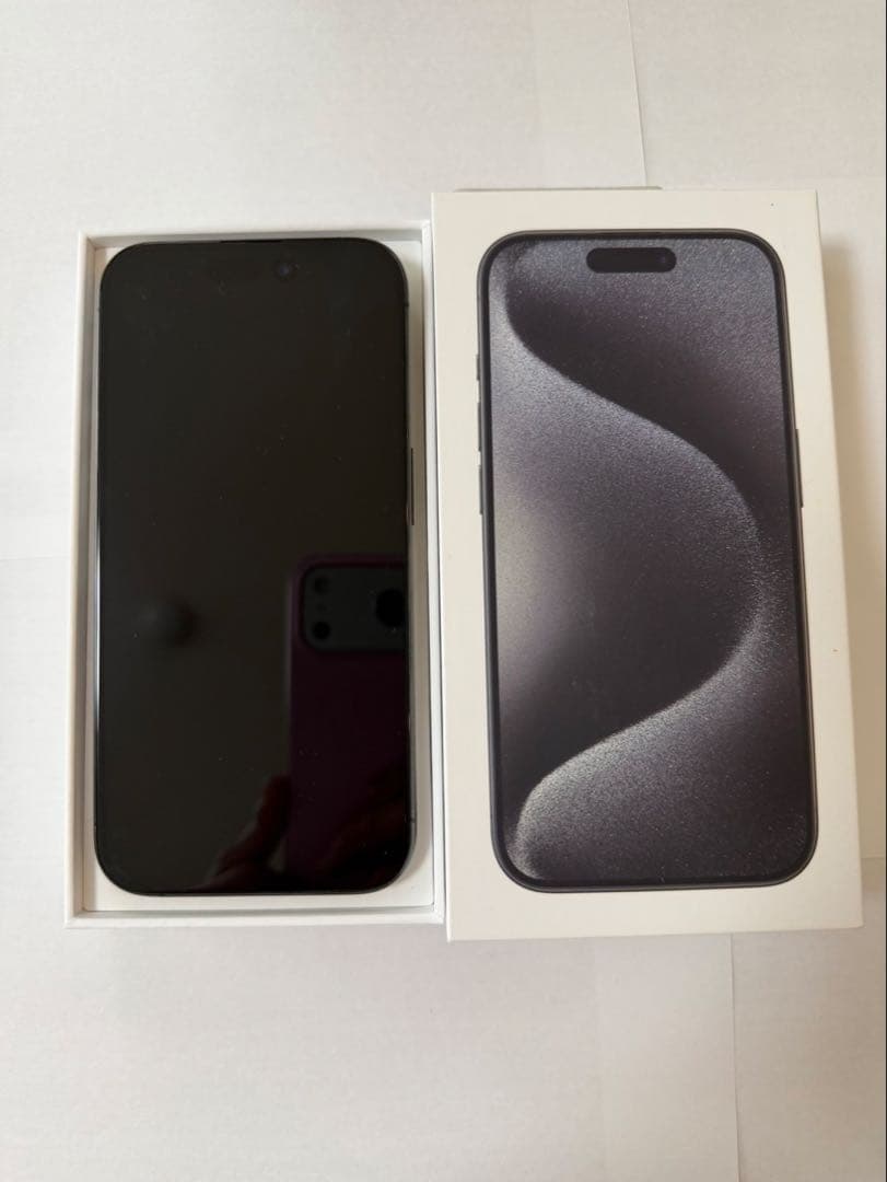 【美品】　Apple iPhone 15Pro ブラックチタニウム 256GB