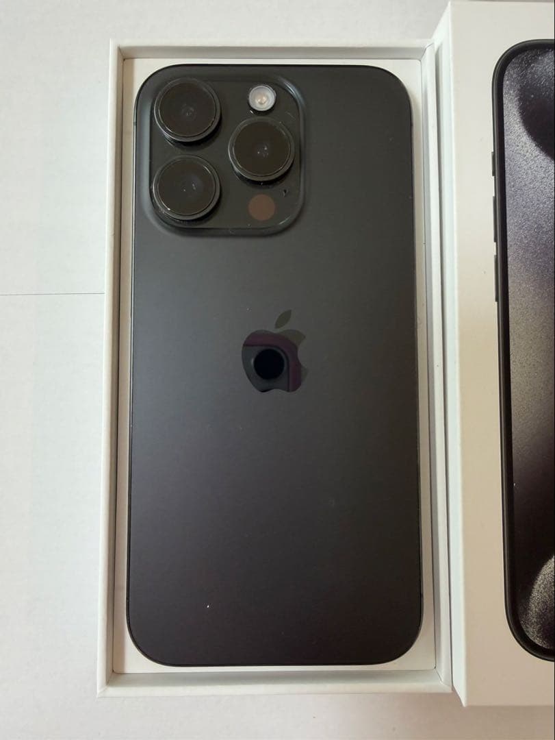 【美品】　Apple iPhone 15Pro ブラックチタニウム 256GB