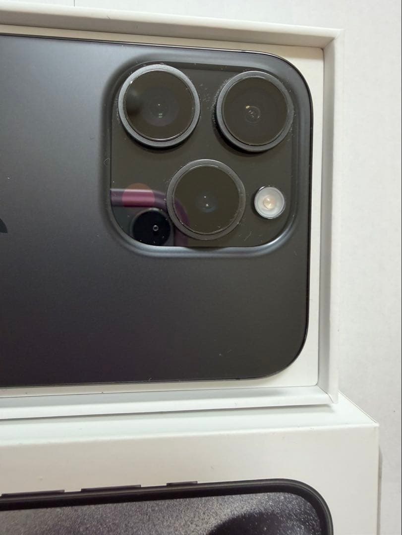 【美品】　Apple iPhone 15Pro ブラックチタニウム 256GB