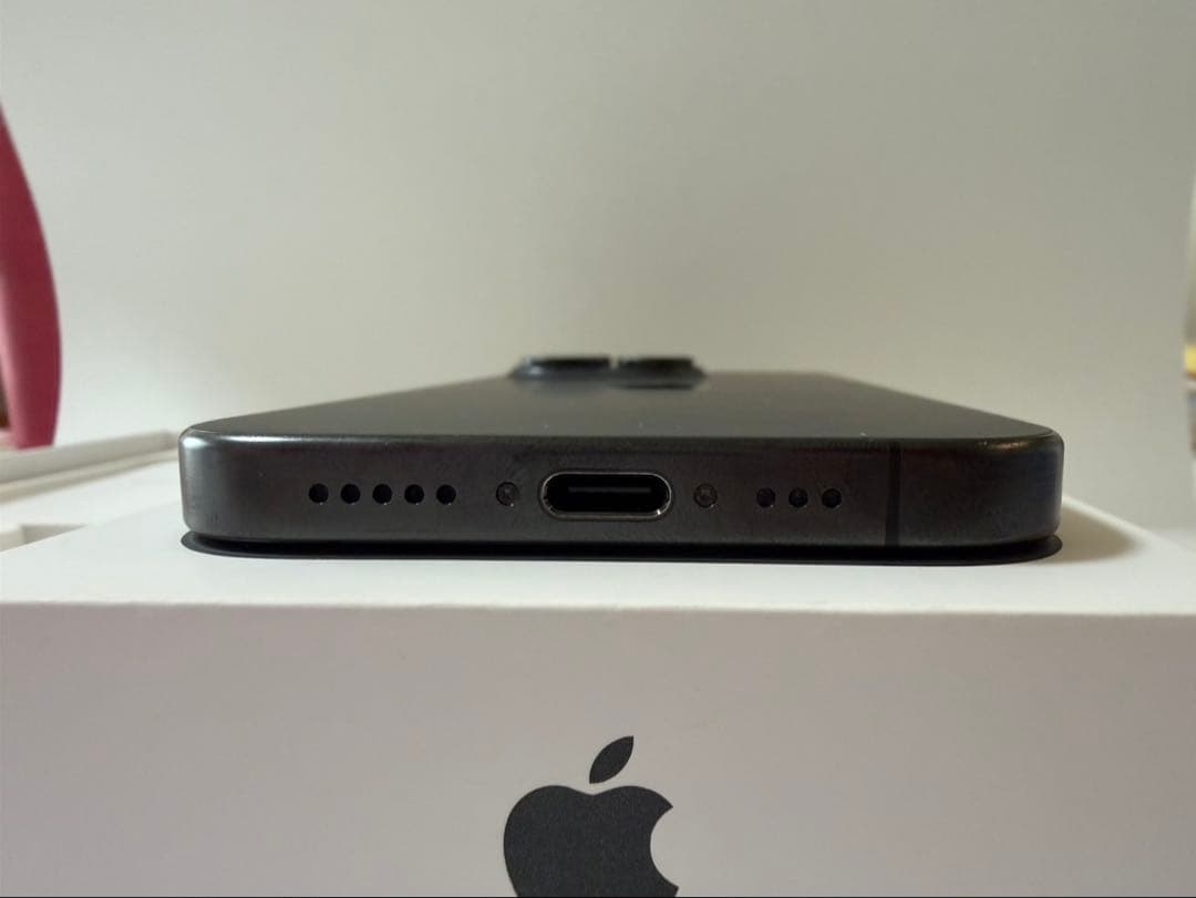 【美品】　Apple iPhone 15Pro ブラックチタニウム 256GB