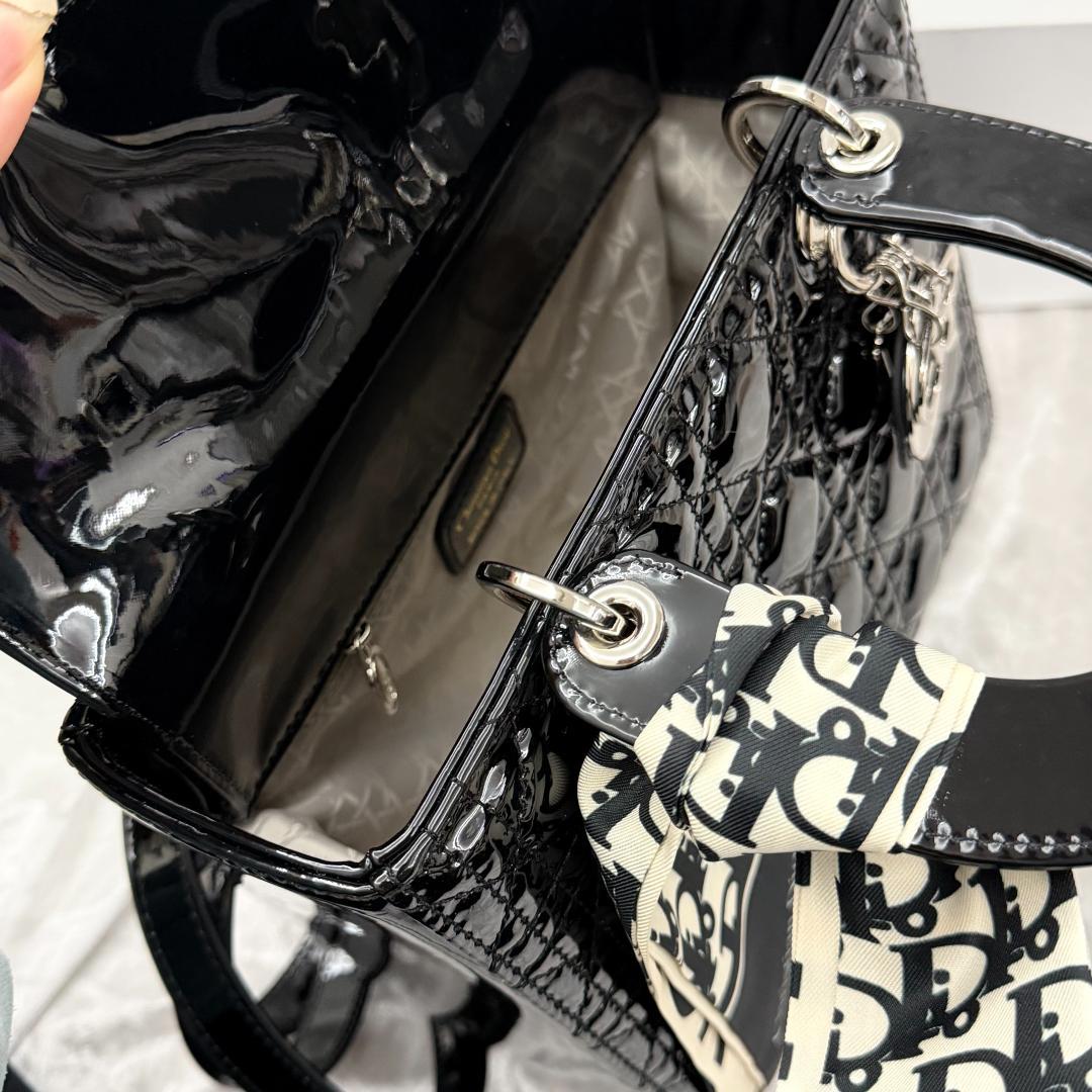 Dior ロゴチャーム ラムスキン ショルダー 24時間以内発送