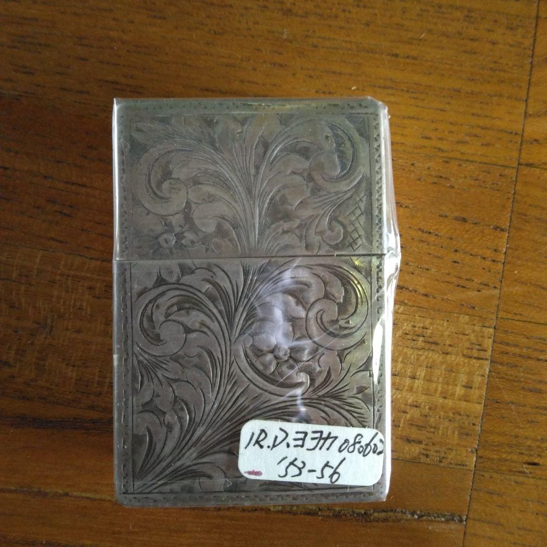 イタリアンベネチアの装飾的なデザインの純銀製のオイルライターになります！