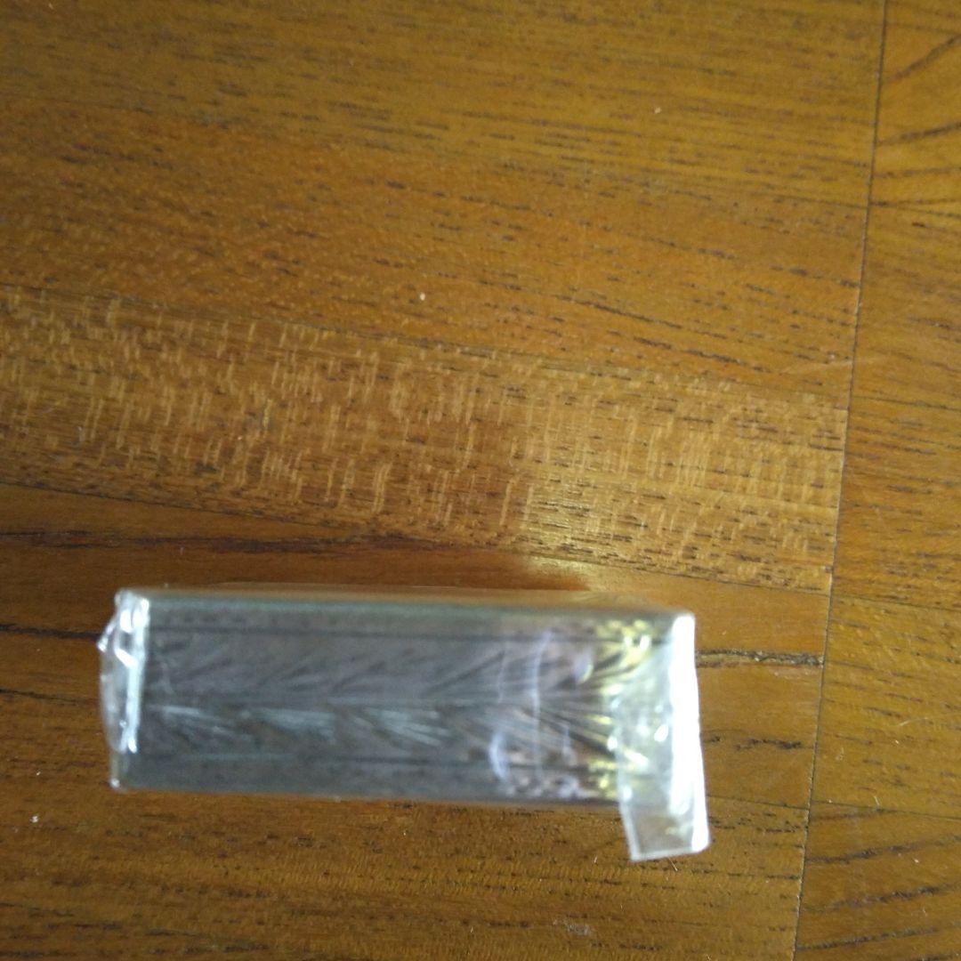 イタリアンベネチアの装飾的なデザインの純銀製のオイルライターになります！