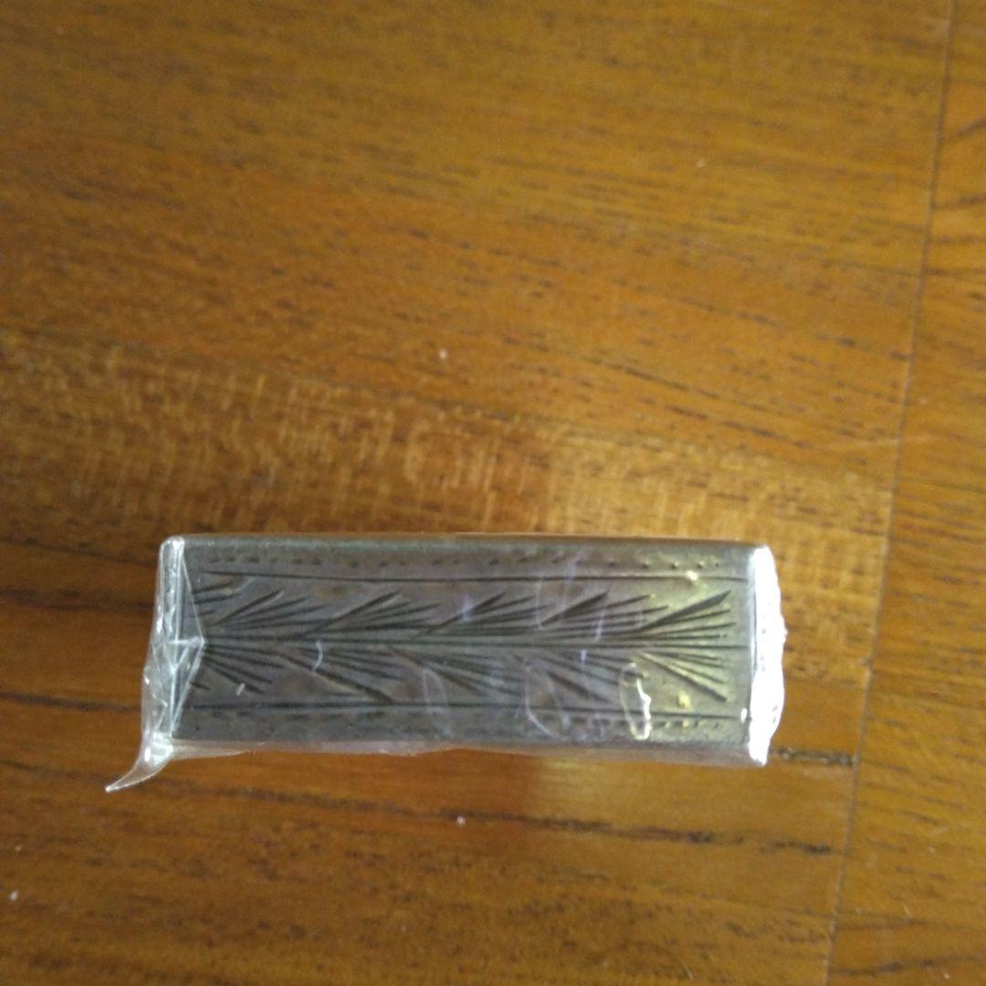 イタリアンベネチアの装飾的なデザインの純銀製のオイルライターになります！