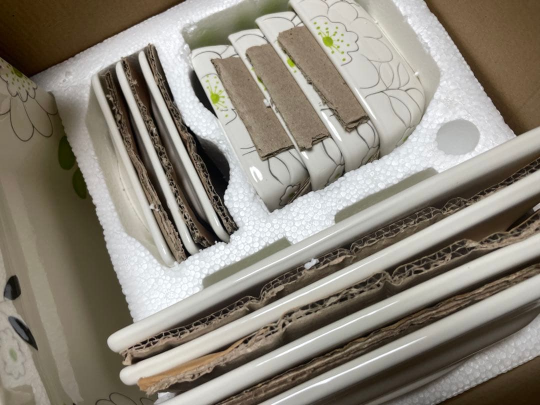 ローリーゲイツ　磁器製　ディナーウエアセット18枚　パーティー皿セット　新品