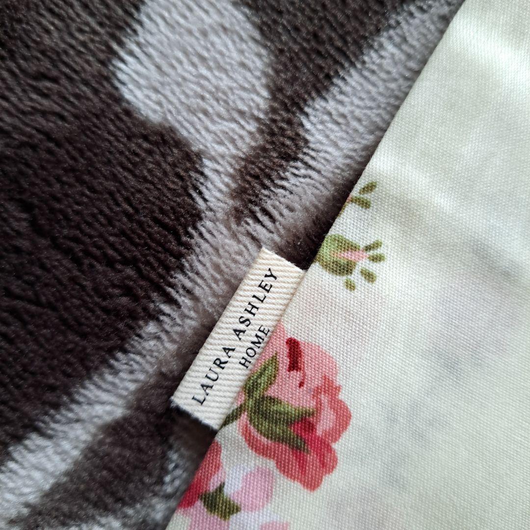 LAURA ASHLEY 裏表に異柄の素敵な枕カバー(ピロケース)水色のみ