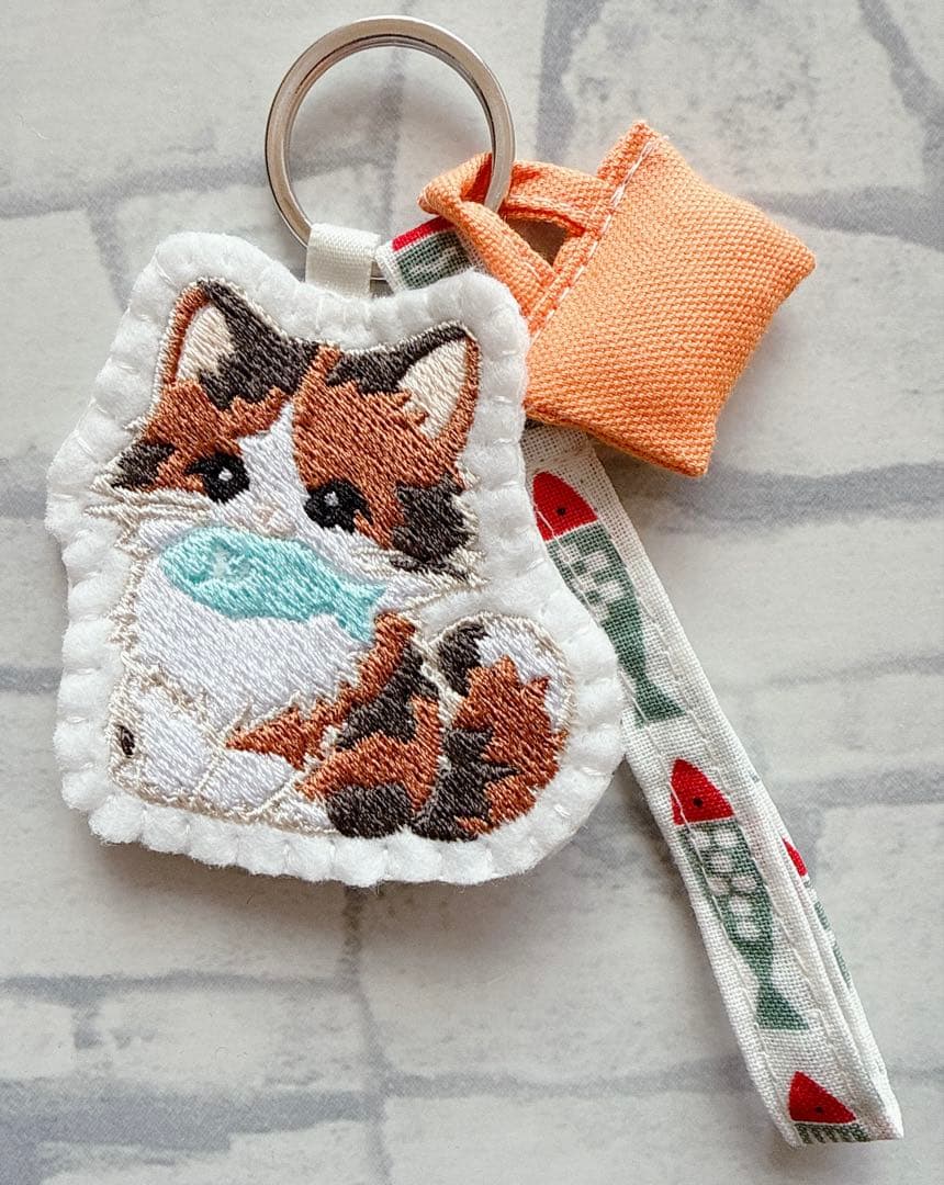 こじか様 リクエスト ハンドメイド　刺繍　キーホルダー　リュック型ポーチポーチ