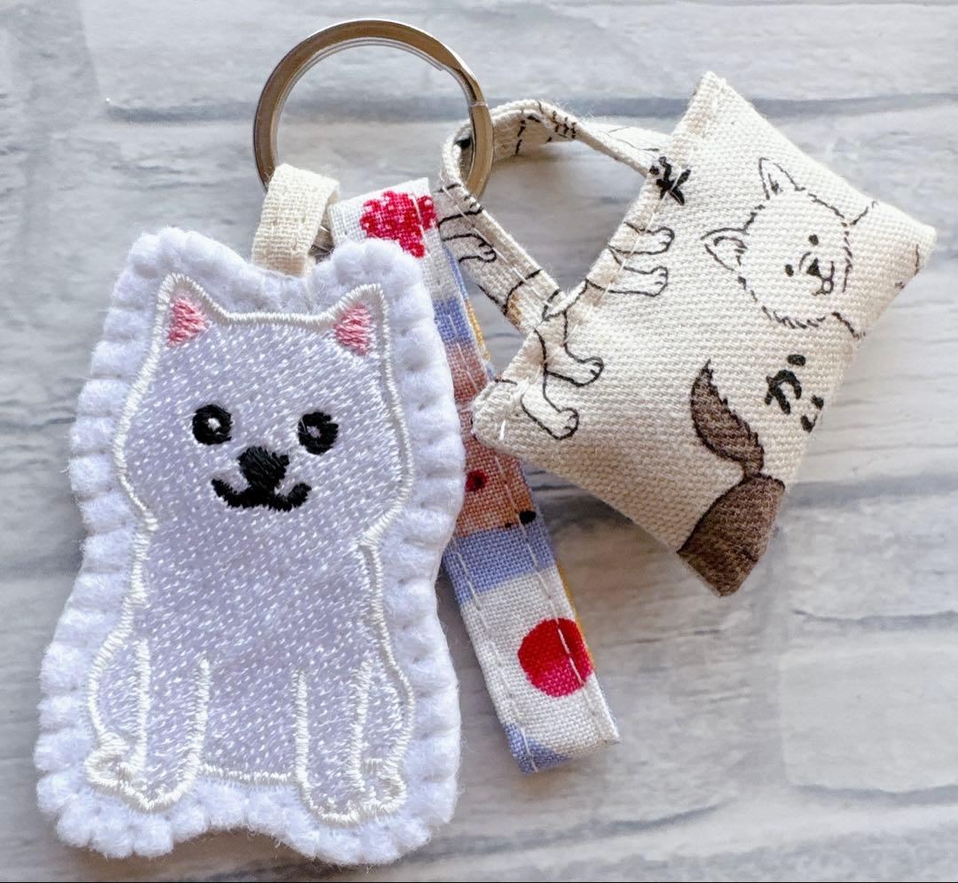 こじか様 リクエスト ハンドメイド　刺繍　キーホルダー　リュック型ポーチポーチ