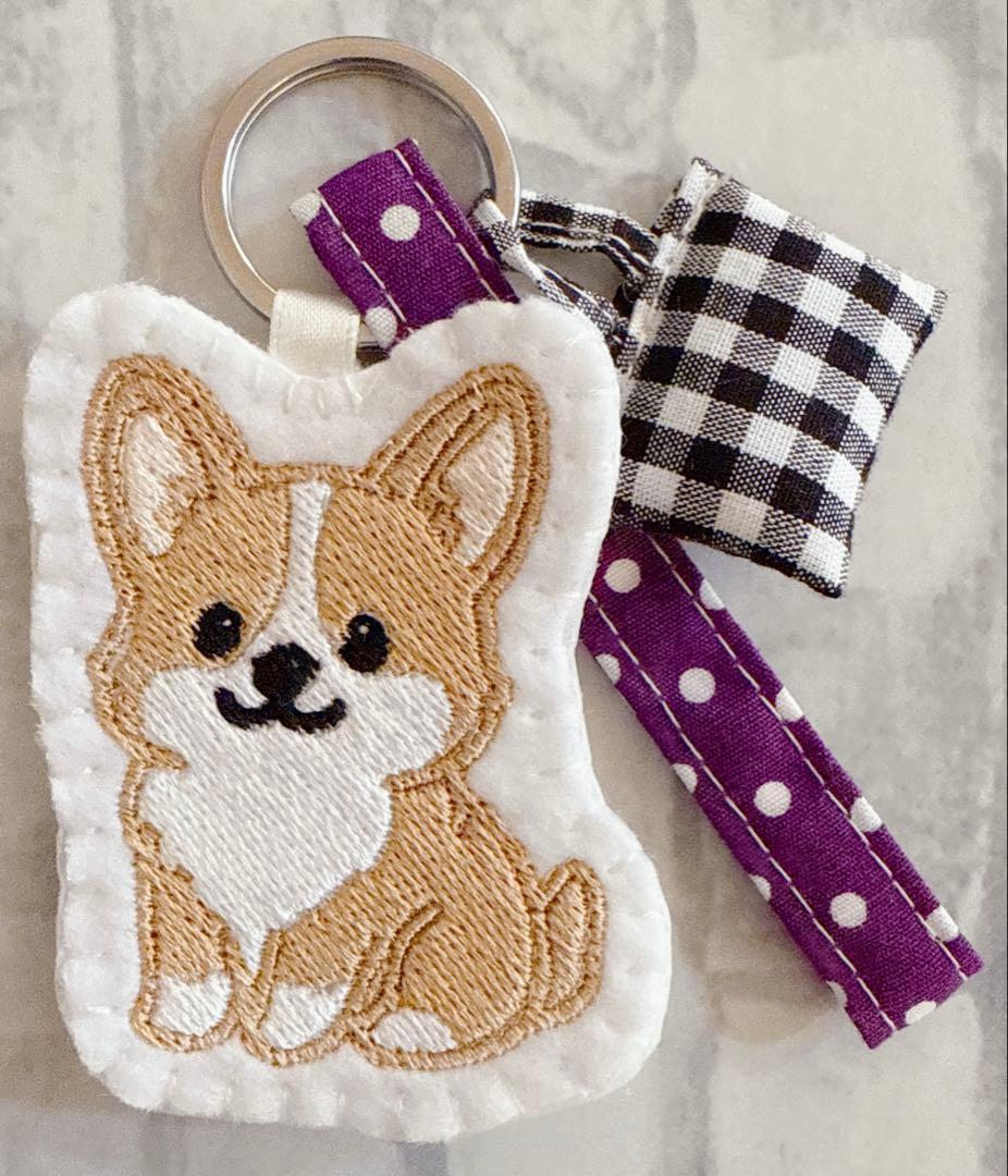こじか様 リクエスト ハンドメイド　刺繍　キーホルダー　リュック型ポーチポーチ