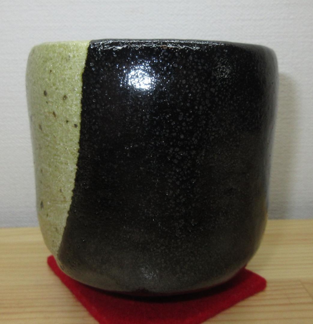 送料込【逢絢亭・新品】茶道具 筒茶碗 楽焼 黒楽 寒月の図 松楽窯 紙箱入り