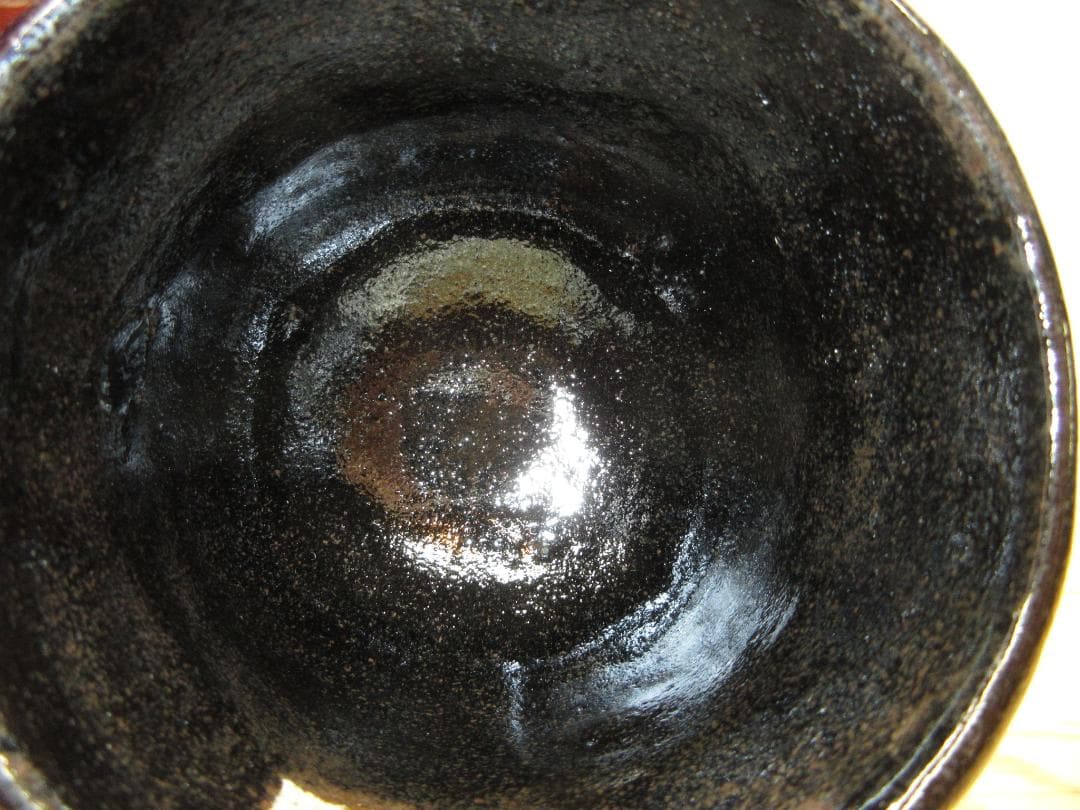 送料込【逢絢亭・新品】茶道具 筒茶碗 楽焼 黒楽 寒月の図 松楽窯 紙箱入り